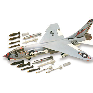 LINDBERG 1/48 F-8J Crusader (USA)