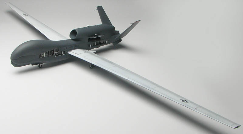 PLATZ 1/72 RQ-4N Global Hawk Maintenance ver.