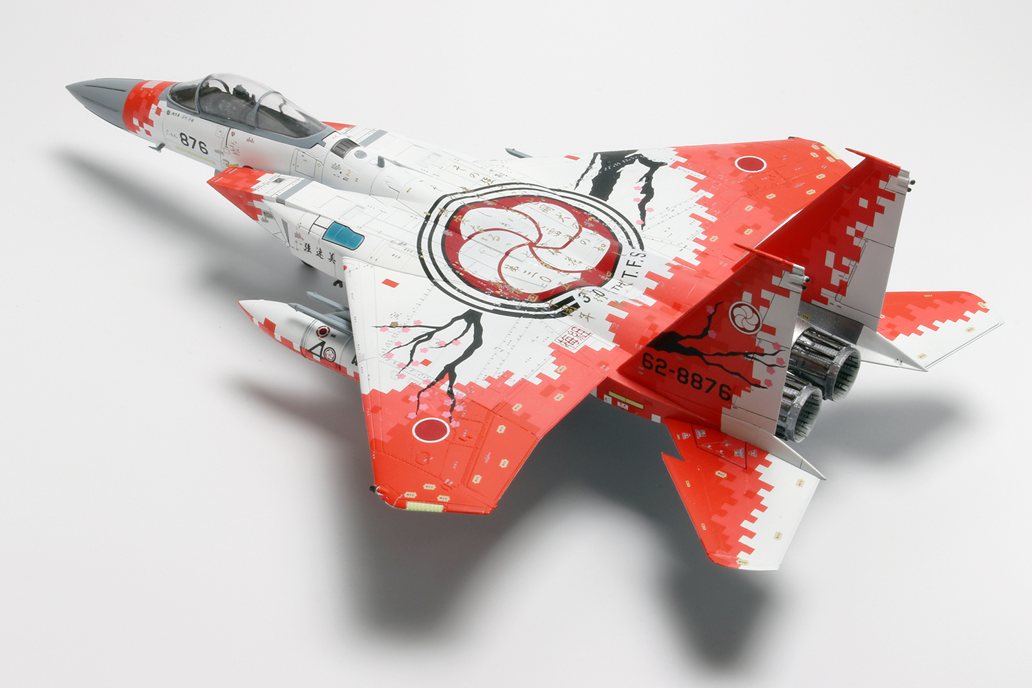 プラッツ1/72 航空自衛隊 F-15Jイーグル 第305飛行隊 創隊40周年記念塗装機 ‘梅組・デジタル迷彩’ - ウインドウを閉じる