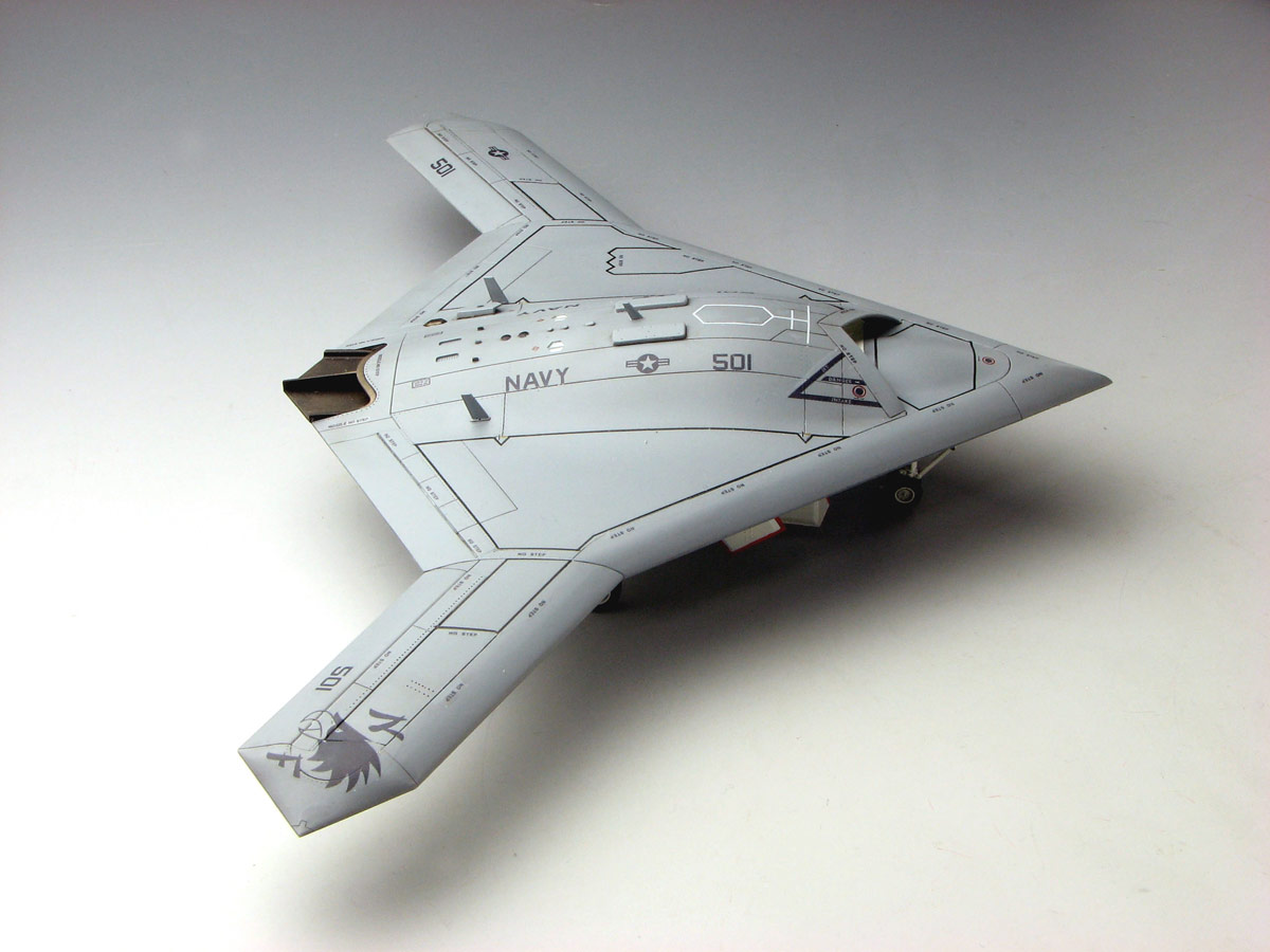 プラッツ 1/72 アメリカ海軍 無人爆撃機 X-47B [AC-7] - 2,860円 