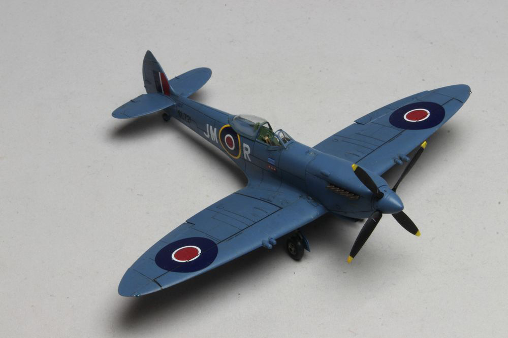 プラッツ 1/72 航空模型特選シリーズ スピットファイア Mk.XVI “バブルトップ”