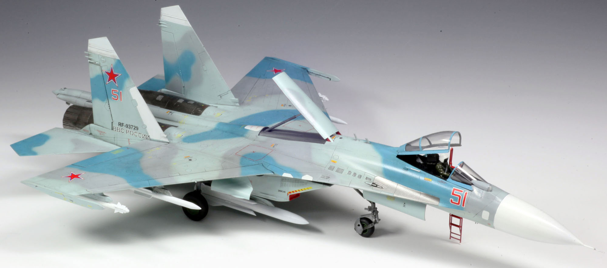 1/72 プラッツ　ズベズタ　スホーイ　Su-27 フランカー　ロシア空軍