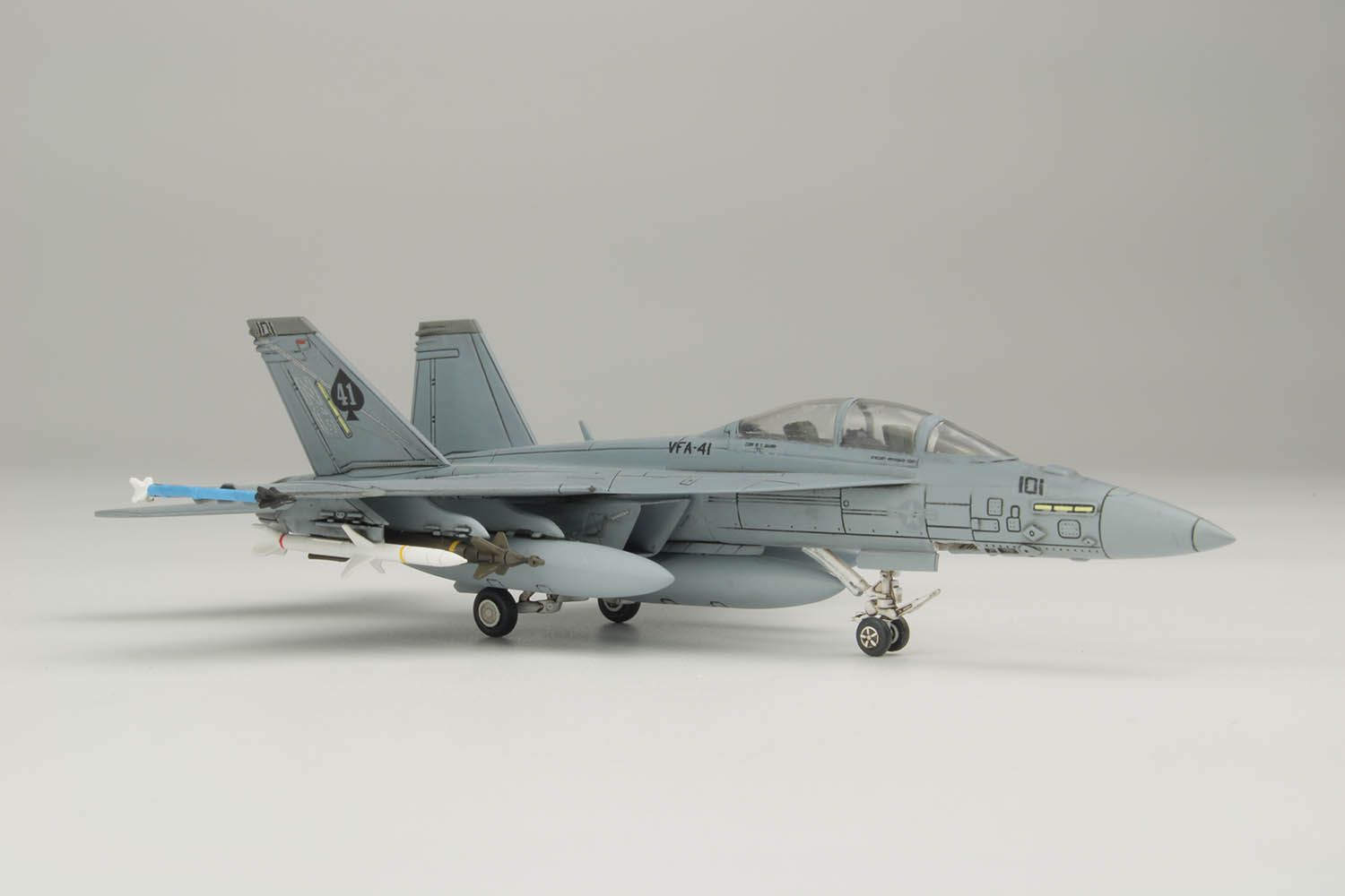 1/144 ꥫ ϾƮ F/A-18F ѡۡͥå VFA-41 ֥å