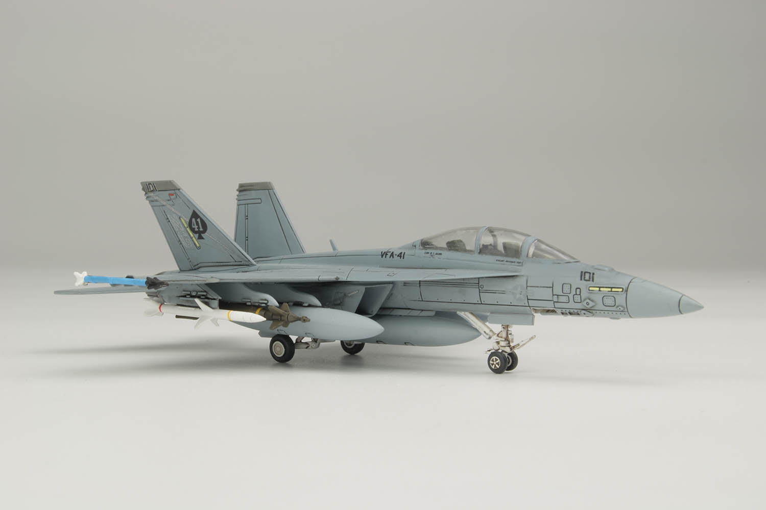 1/144 ꥫ ϾƮ F/A-18F ѡۡͥå VFA-41 ֥å
