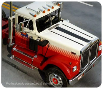 AMT 1/25 White Road Boss Truck