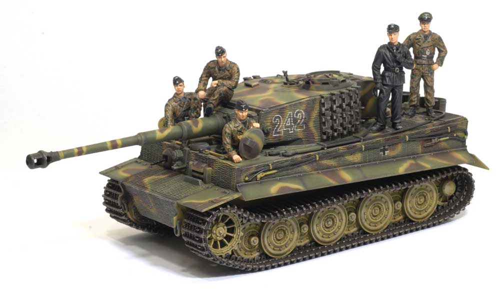 サイバーホビー 1/35 ドイツ軍 ティーガーI 後期型+タンククルー（完成 