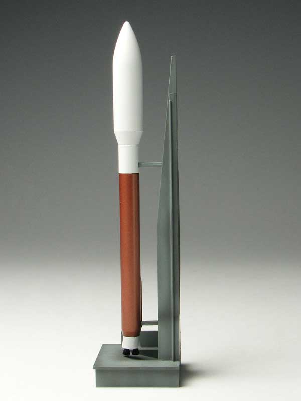 SpaceDragonWings 1/400 Atlas V Rocket w/Launch Pad