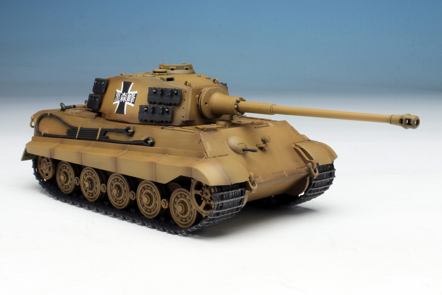 PLATZ 1/72 Panzerkampfwagen VI Ausf.B TIGER II (Sd.Kfz.182)