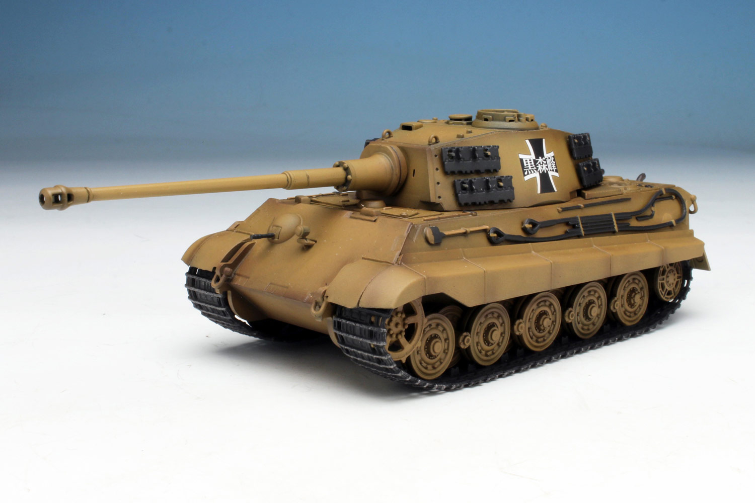 PLATZ 1/72 Panzerkampfwagen VI Ausf.B TIGER II (Sd.Kfz.182)