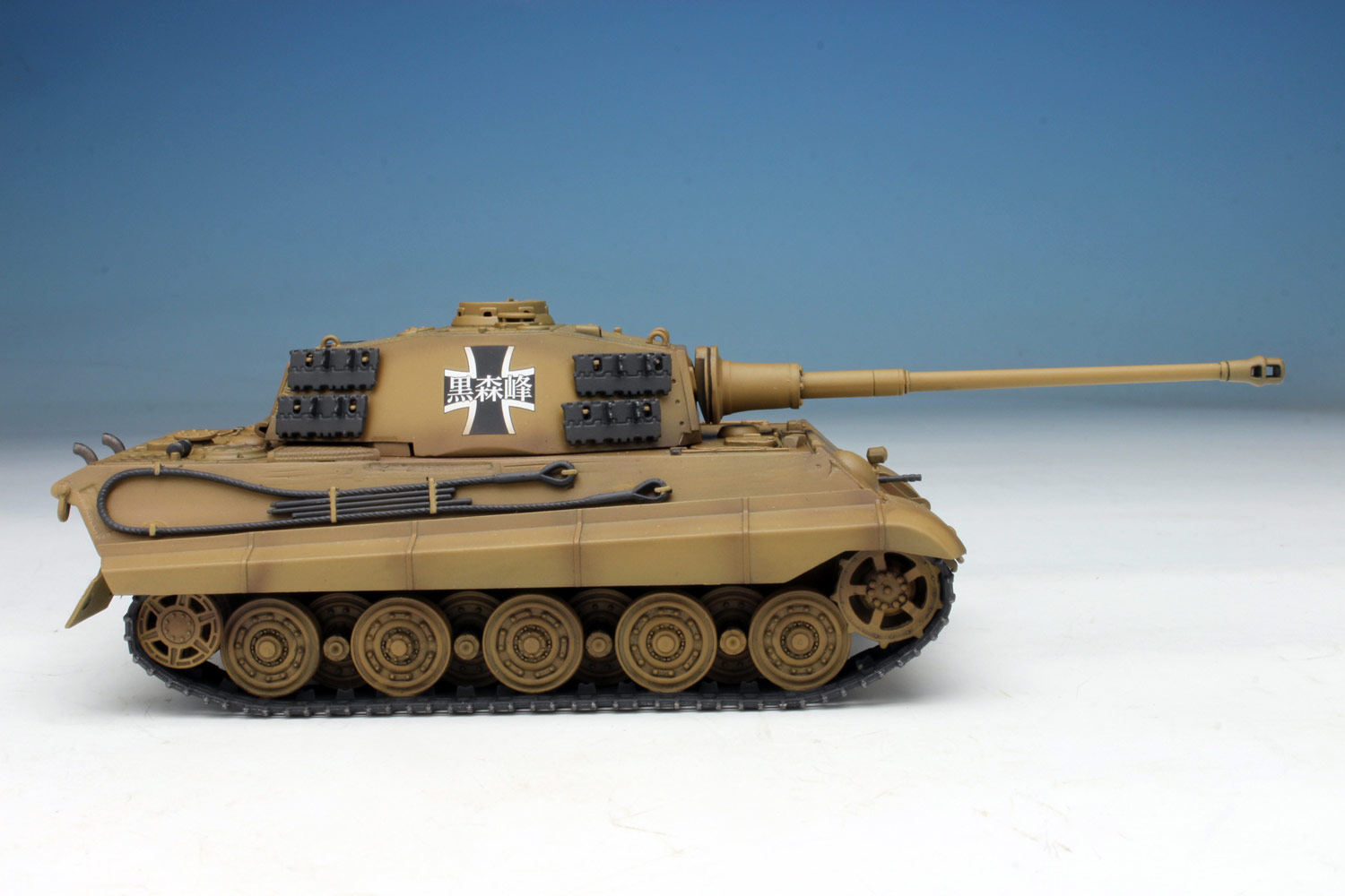 PLATZ 1/72 Panzerkampfwagen VI Ausf.B TIGER II (Sd.Kfz.182)