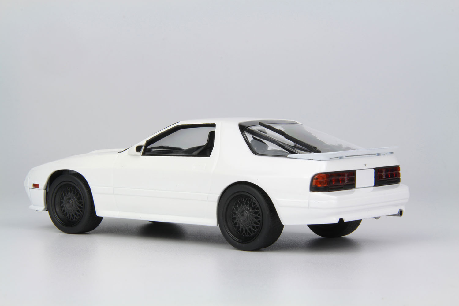 MONO 1/32 MAZDA SAVANNA RX-7 (FC3S) CRYSTAL WHITE