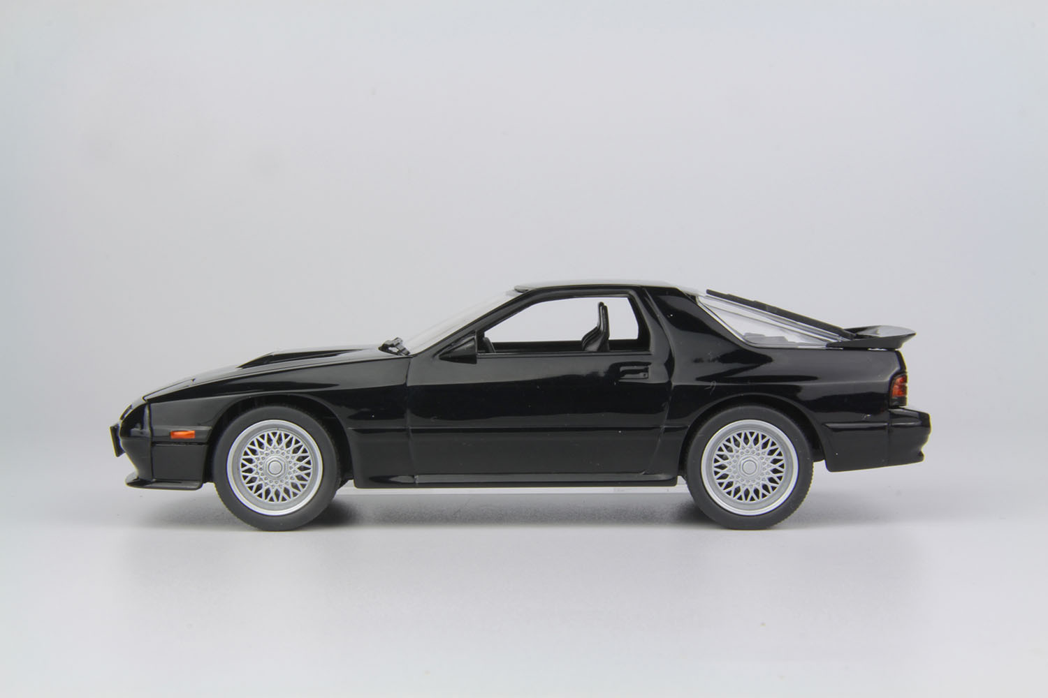 MONO 1/32 MAZDA SAVANNA RX-7 (FC3S) BRILLIANT BLACK