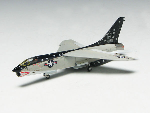 PLATZ F-8K CRUSADER(2 kits in a BOX)