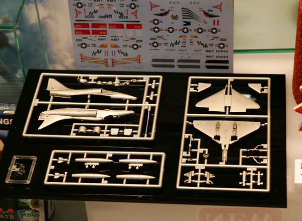 PLATZ 1/144 U.S NAVY A-4E/F Skyhawk (2kits in a box)