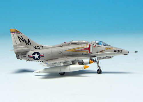 PLATZ 1/144 U.S NAVY A-4E/F Skyhawk (2kits in a box)