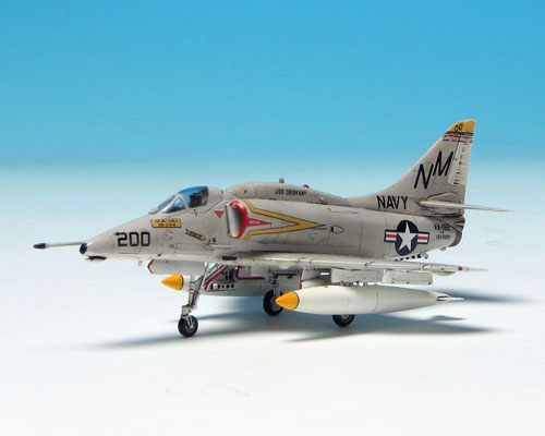 PLATZ 1/144 U.S NAVY A-4E/F Skyhawk (2kits in a box)