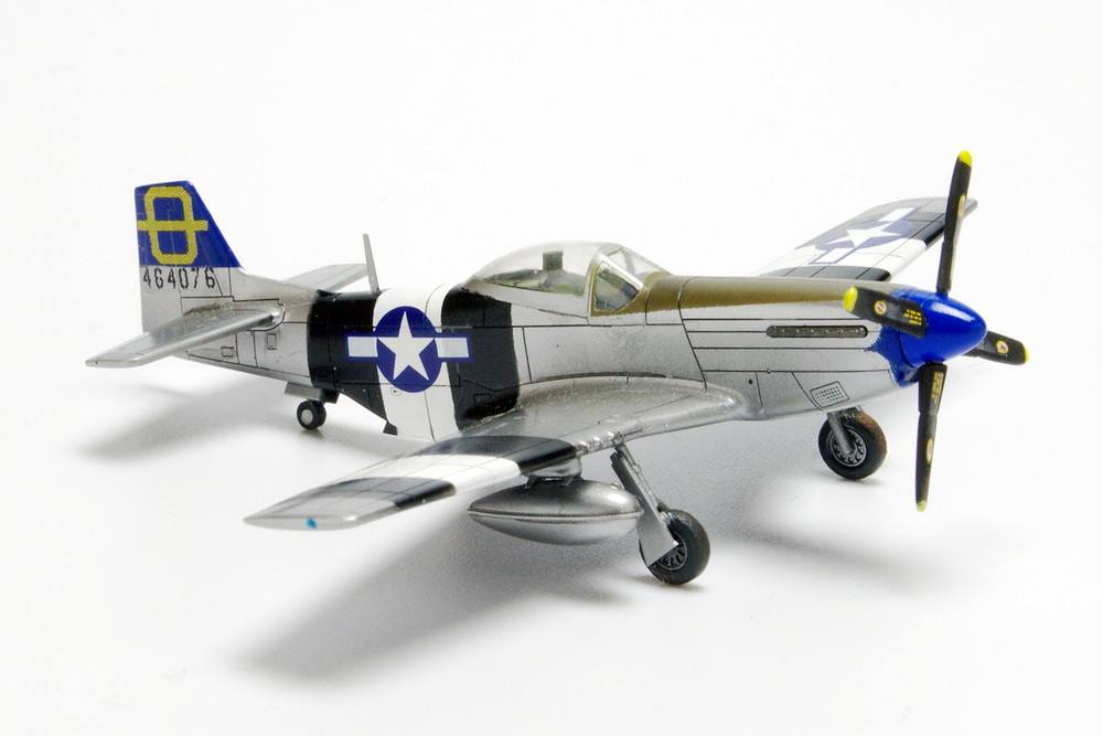 PLATZ 1/144 WWII P-51D MUSTANG (2 kits in one box)