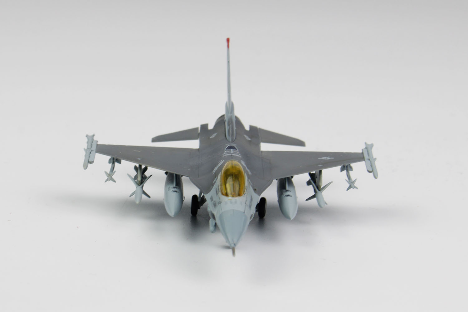 1/144 アメリカ空軍戦闘機 F-16Cファイティングファルコン 三沢