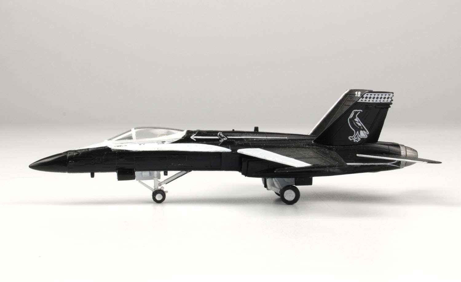 1/144 RAAF F/A-18A Hornet of No. 75 SQ 2021 livery "Magpie"