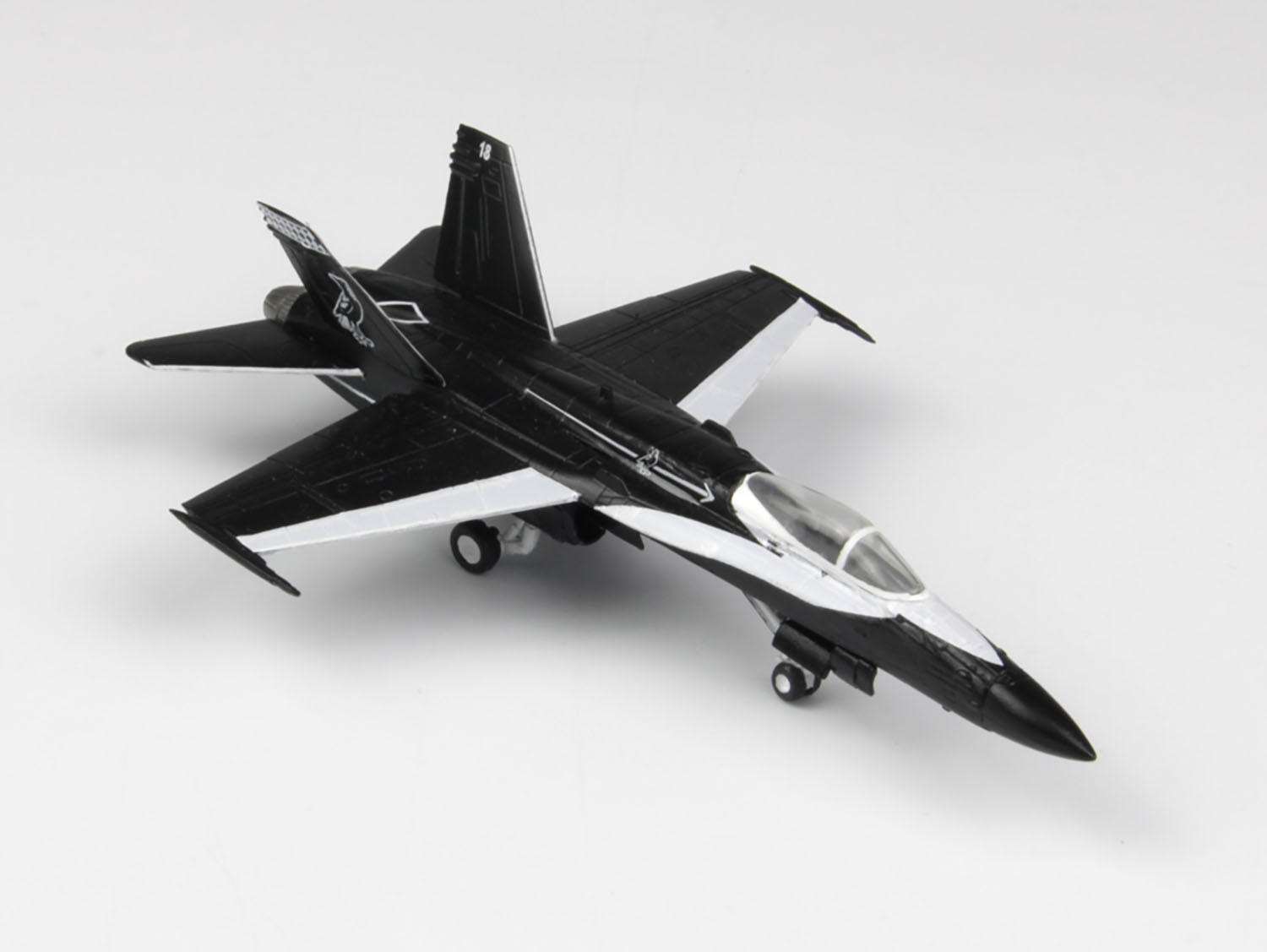 1/144 RAAF F/A-18A Hornet of No. 75 SQ 2021 livery "Magpie"