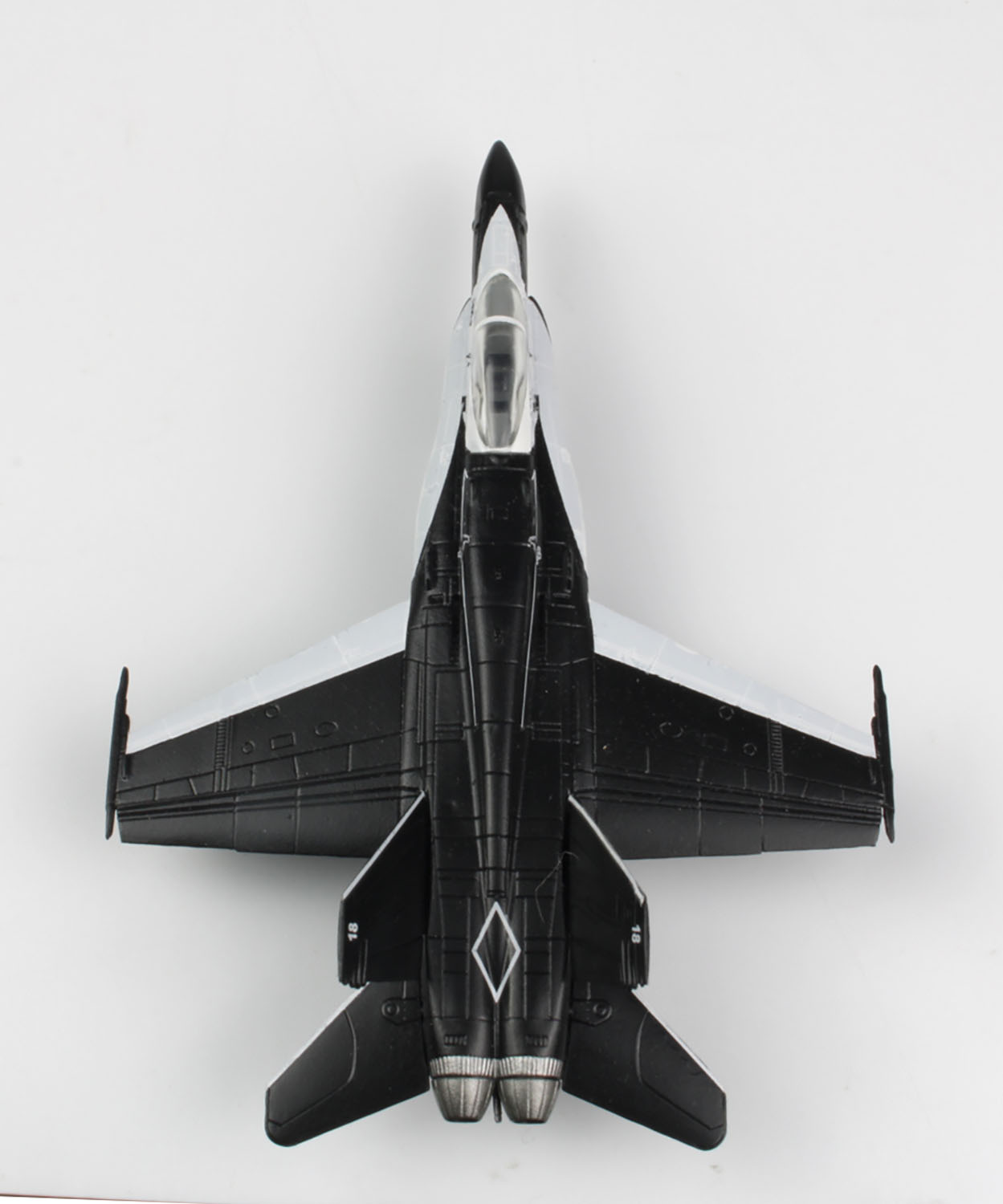 1/144 RAAF F/A-18A Hornet of No. 75 SQ 2021 livery "Magpie"