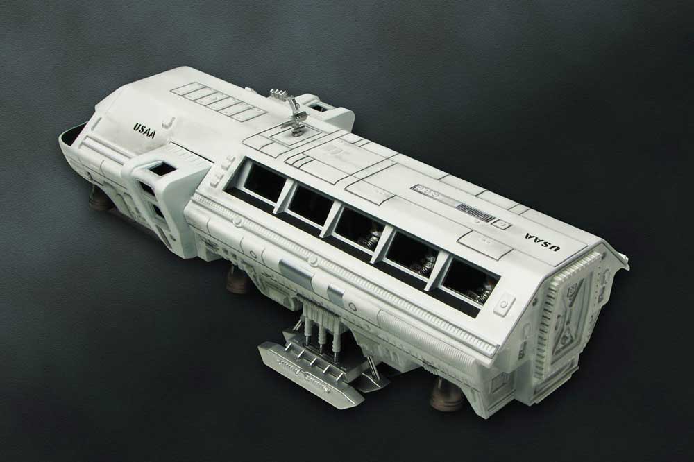 MOEBIUS 1/55 THE MOON BUS + ETCHED PARTS