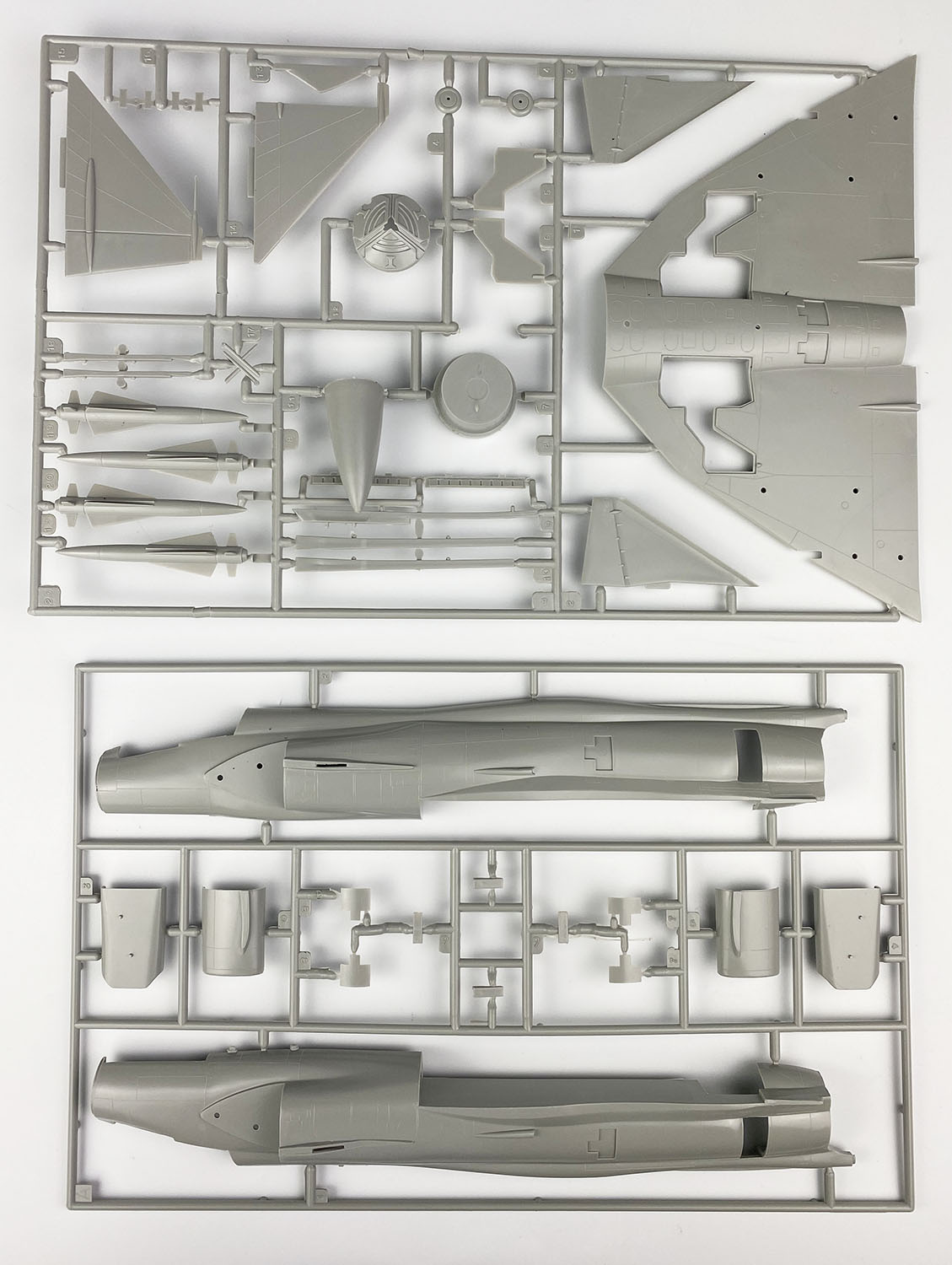 PLATZ/ITALERI 1/48 Swedish Air Force Fighter AJ37 Viggen