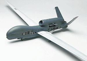 PLATZ 1/72 USAF RQ-4B Global Hawk "Maintenance version"