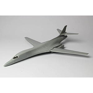 PLATZ 1/144 U.S. Air Force Bomber B-1B Lancer Guam Undersen AB