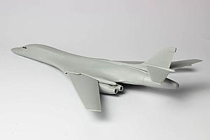 PLATZ 1/144 U.S. Air Force Bomber B-1B Lancer Guam Undersen AB