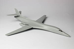 PLATZ 1/144 U.S. Air Force Bomber B-1B Lancer Guam Undersen AB