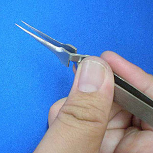 ALEC TWEEZERS-BILL 0.5mm