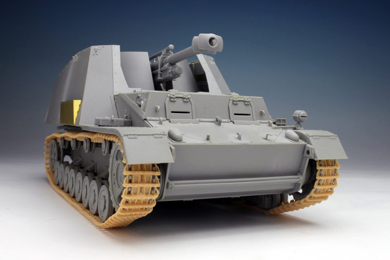 cyber-hobby 1/35 Sd.Kfz.165 Hummel-Wespe