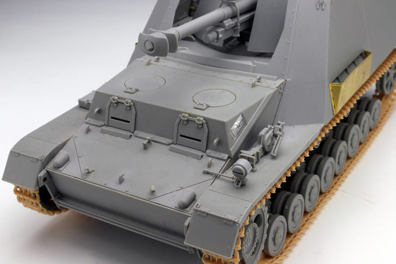 cyber-hobby 1/35 Sd.Kfz.165 Hummel-Wespe