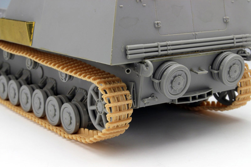 cyber-hobby 1/35 Sd.Kfz.165 Hummel-Wespe