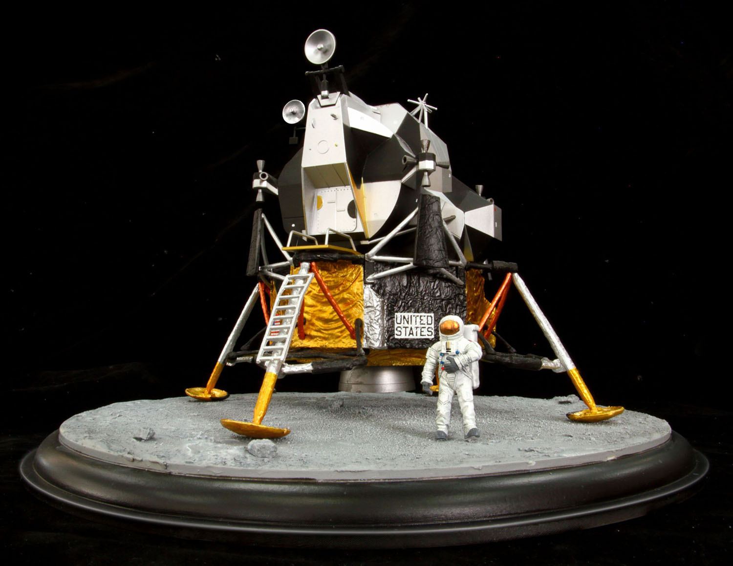 1/48 人類にとって大きな一歩 アポロ11号月着陸船イーグル w/宇宙飛行