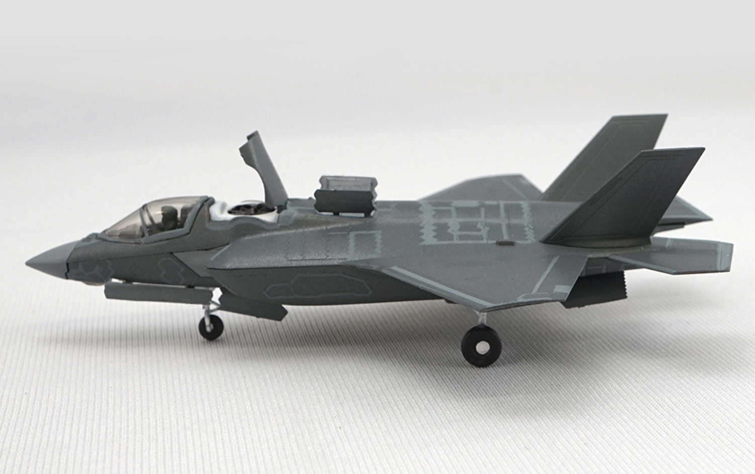 F-toys 1/144 HIGH SPEC SERIES Vol. 6 F-35 LIGHTNING II PHASE 2