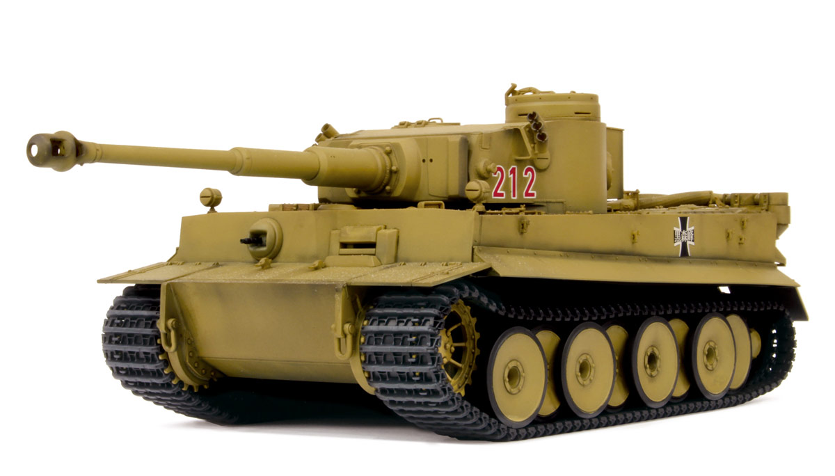 PLATZ 1/35 Pz.Kpfw. VI Ausf.E Tiger I Kuromorimine Girls' High