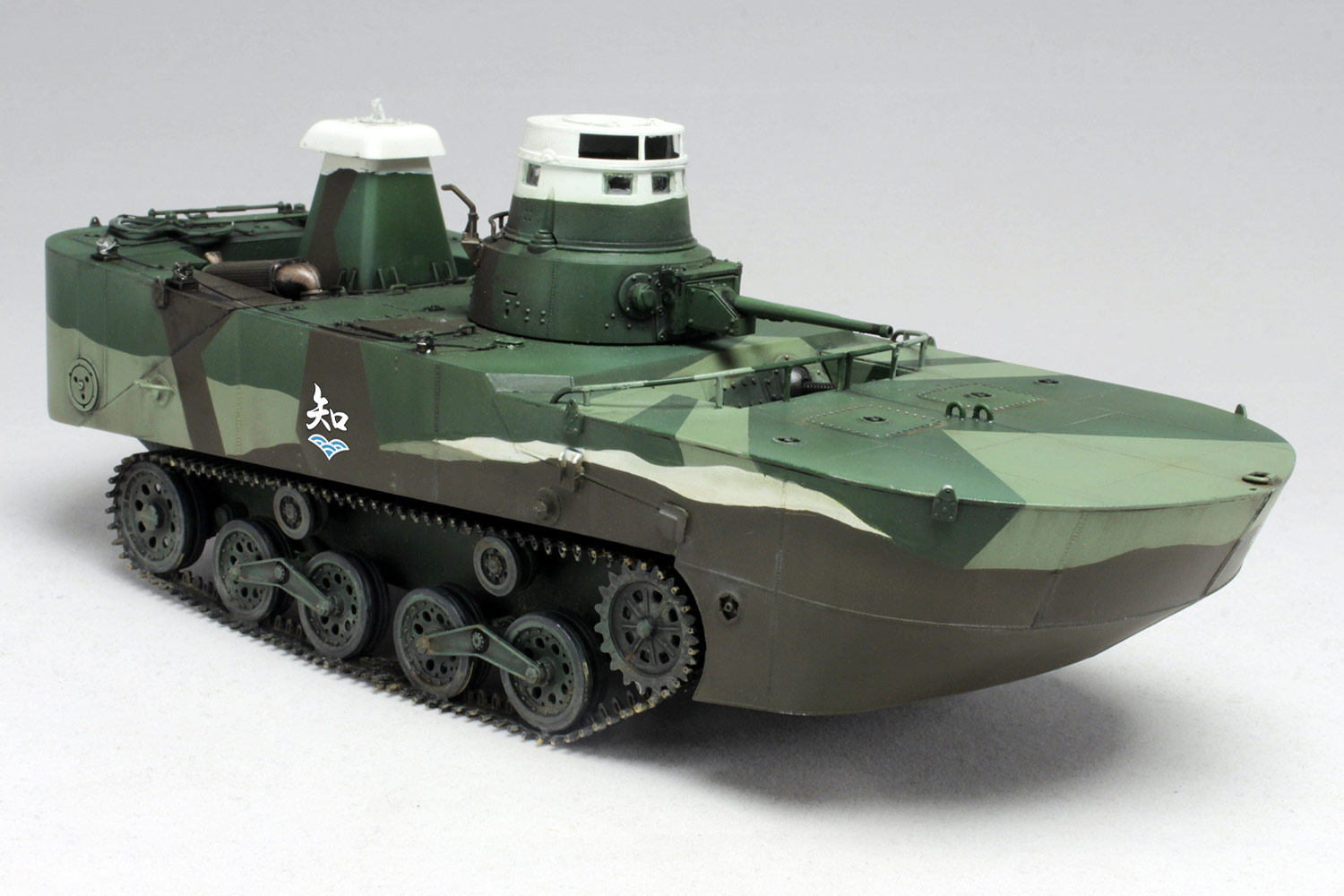 PLATZ 1/35 TYPE 2 (KA-MI) Amphibious Tank CHIHATAN Academy