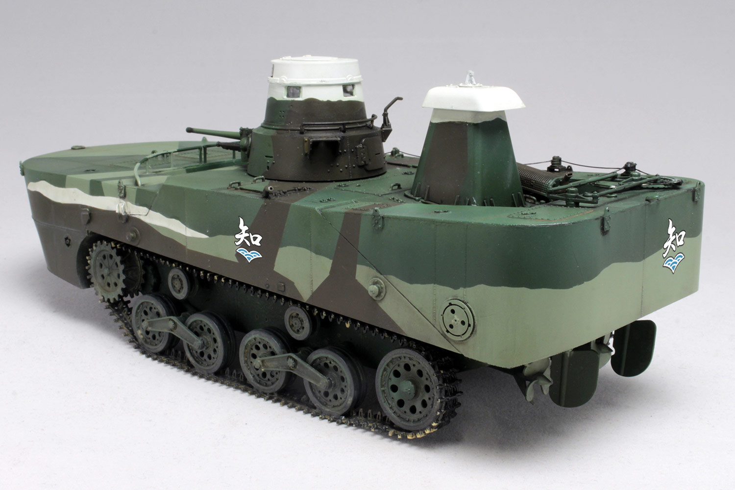 PLATZ 1/35 TYPE 2 (KA-MI) Amphibious Tank CHIHATAN Academy