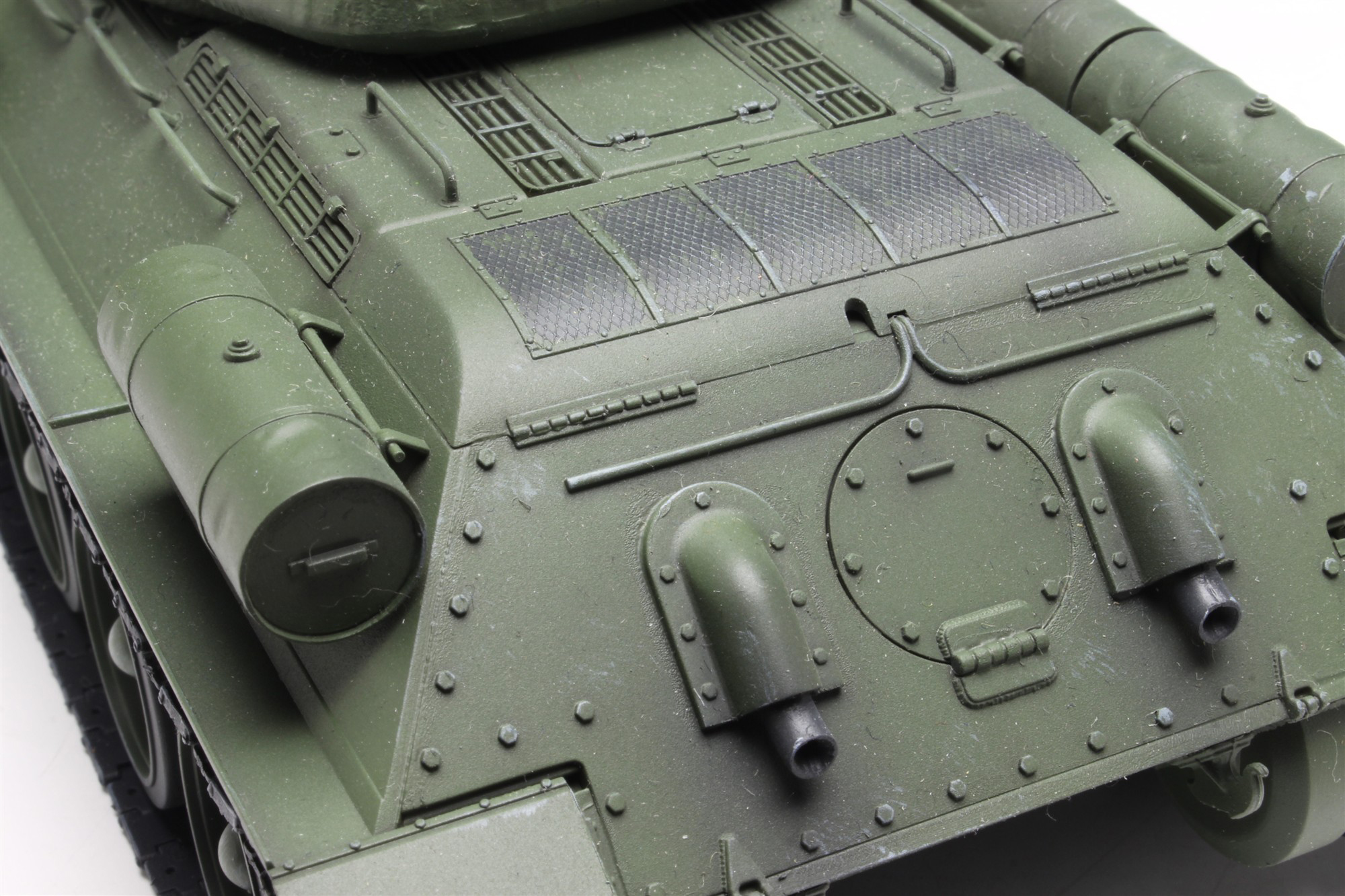 PLATZ 1/35 Medium Tank T-34/85 PRAVDA HIGH SCHOOL