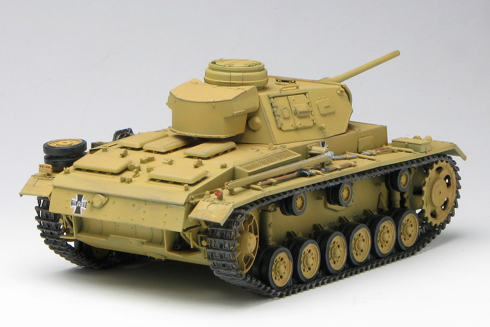 PLATZ 1/35 Pz.Kpfw.III Ausf.J Kuromorimine Girls' High School