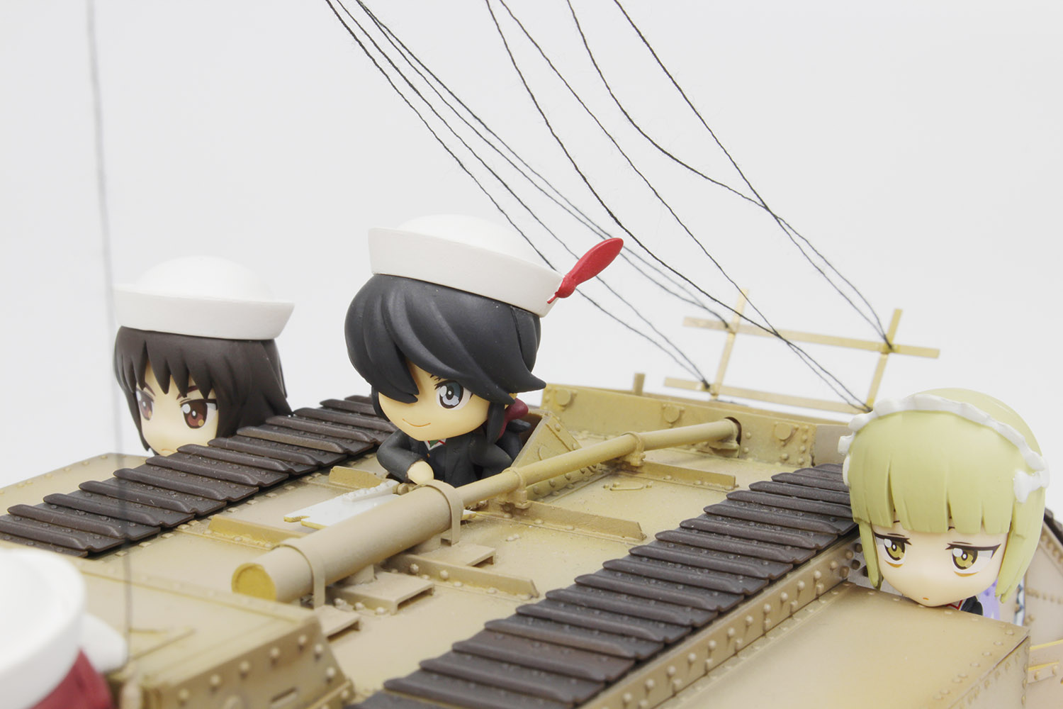 PLATZ GIRLS und PANZER 1/35 Mk.IV Team SAMESAN w/ Figures