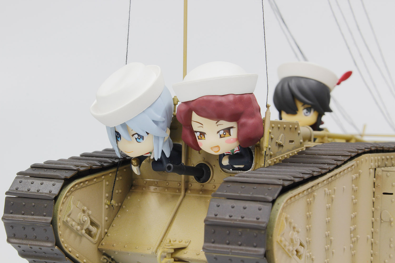 PLATZ GIRLS und PANZER 1/35 Mk.IV Team SAMESAN w/ Figures