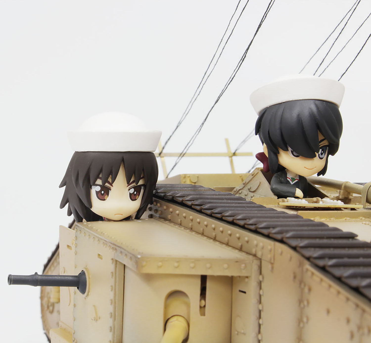 PLATZ GIRLS und PANZER 1/35 Mk.IV Team SAMESAN w/ Figures