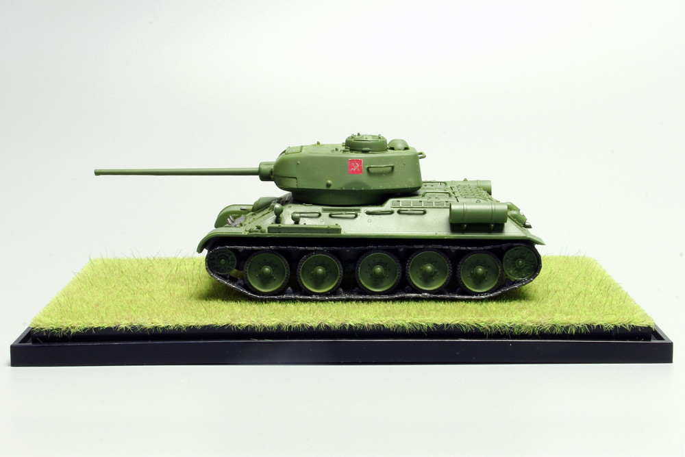 PLATZ 1/72 T-34/85 of Pravda Girls' high School w/Special Set