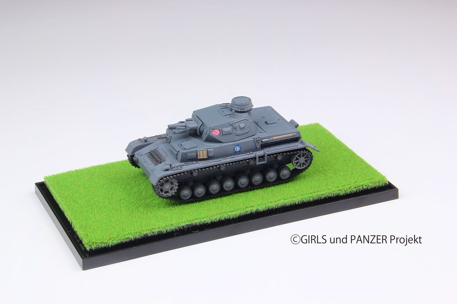 PLATZ 1/72 Pz.Kpfw. IV Ausf.D with Backscene&Grassfield Display
