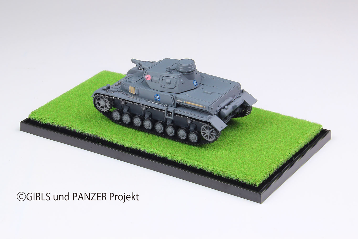 PLATZ 1/72 Pz.Kpfw. IV Ausf.D with Backscene&Grassfield Display