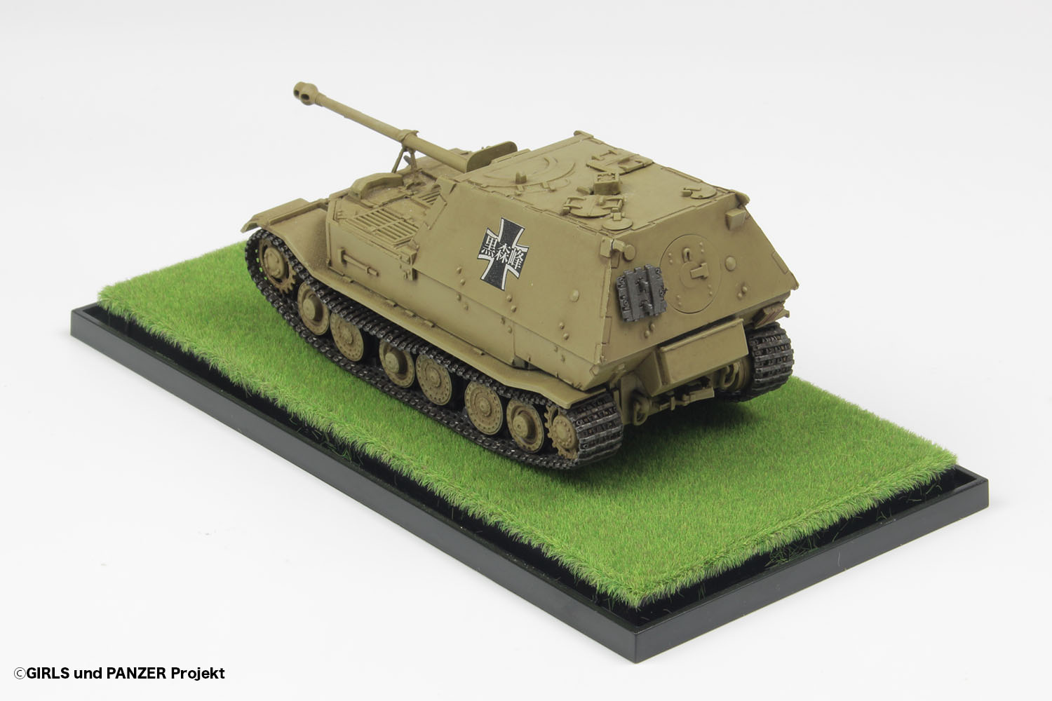 GIRLS und PANZER 1/72 Panzerjager Tiger "Elefant" Kuromorimine