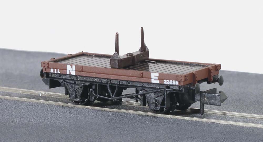 Nゲージ イギリス2軸貨車 ボルスター付き長物車 (NE・錆色・2輌セット)【NR-39E】 - ウインドウを閉じる